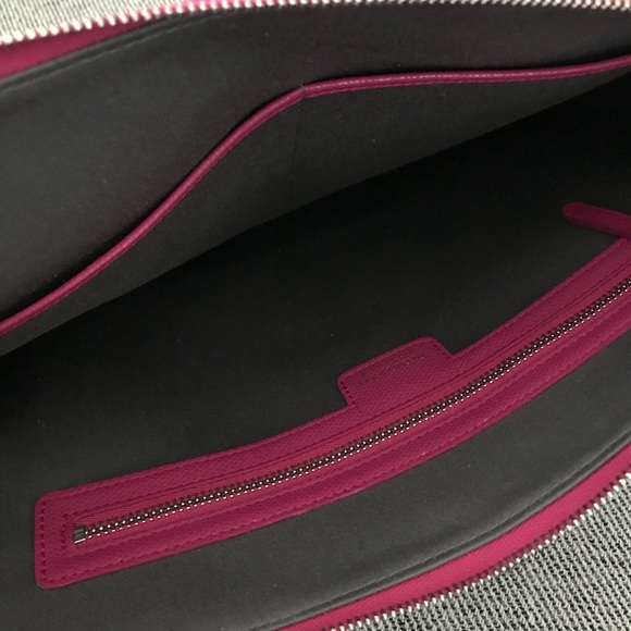 Tiffany & Co. Textured Leather Zip Pouch (🎁 Idea) - Picture 4 of 10